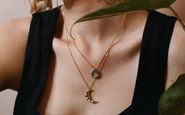 Simple Jewelry Pairing Tips for Elegant Outfits